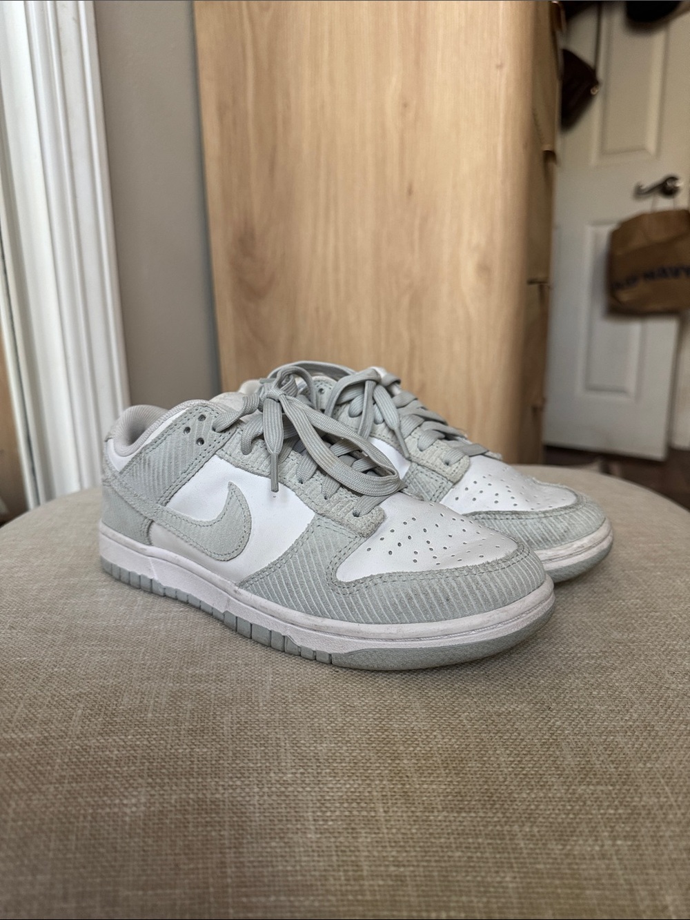 Nike Women's Low-Top Sneakers in Light Gray and White